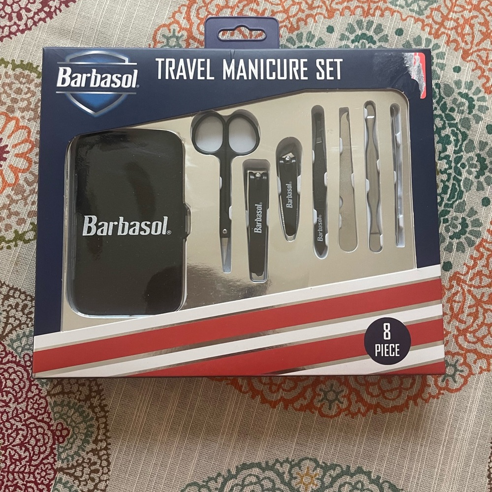 NWT Barbasol 8 piece travel manicure set
